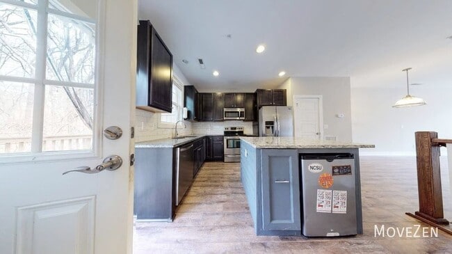 Building Photo - 2801 Stone Rock Dr