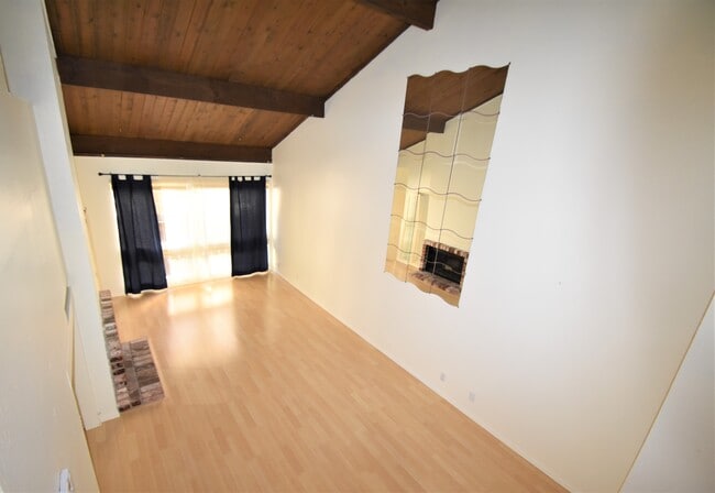 Building Photo - 827 Kingfisher Ter