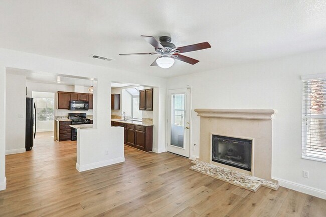 Building Photo - Beautiful, Well Kept, North Summerlin Pool Home