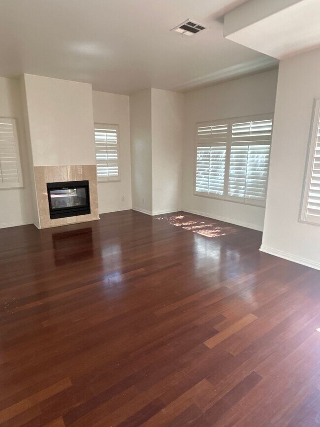 Building Photo - Spacious 2-Bedroom Condo in Prime Pasadena Area