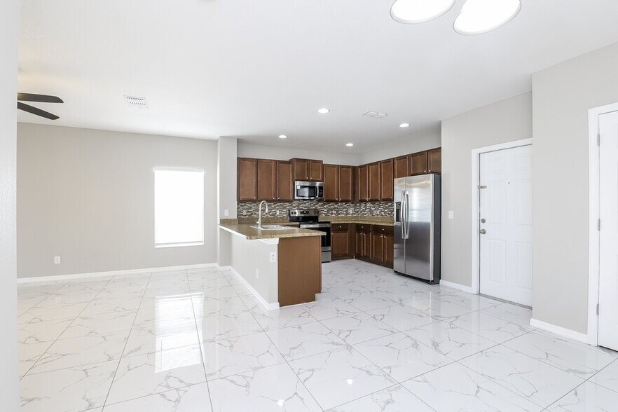 Building Photo - 4656 Marcos Cir