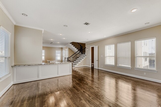 Building Photo - 1103 E 27th St