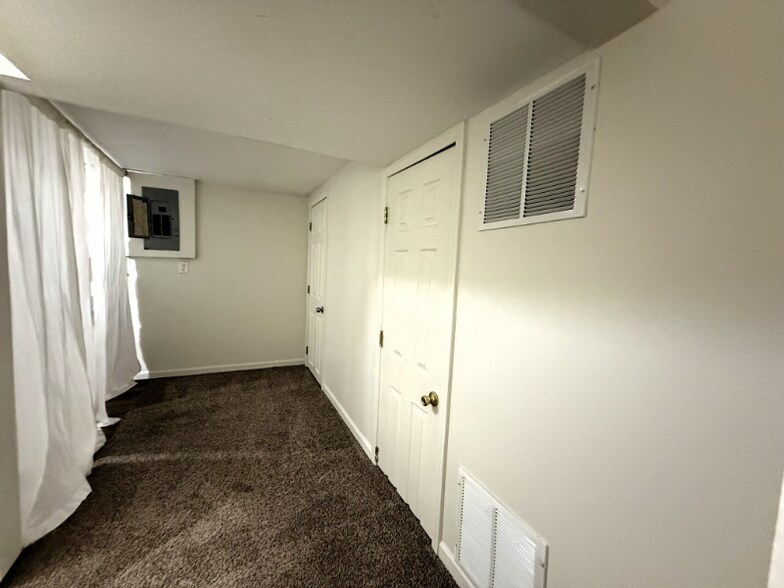 Building Photo - 1114 S Waverly St