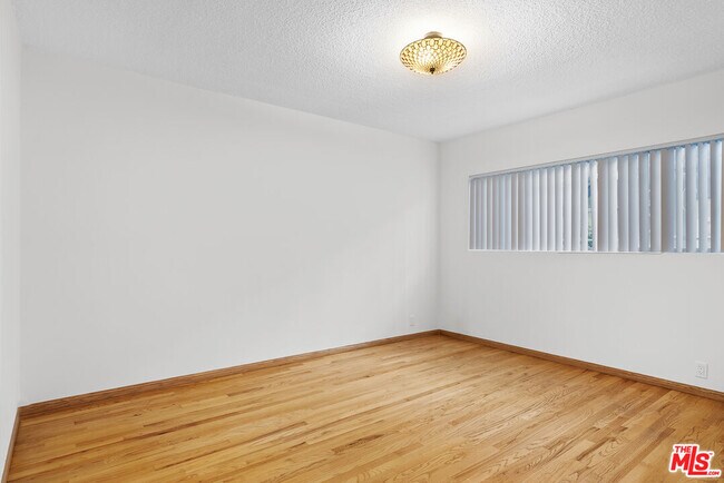 Building Photo - 824 S Shenandoah St