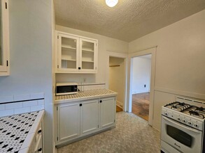 Building Photo - $500 Move-In Credit! Bright Studio Apartment with Hardwood Floors & Natural Light!