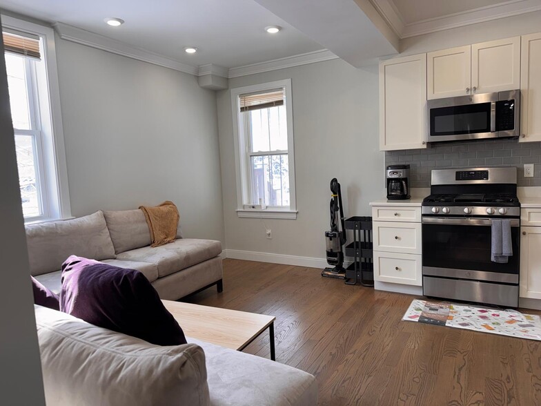 Building Photo - 93 George St