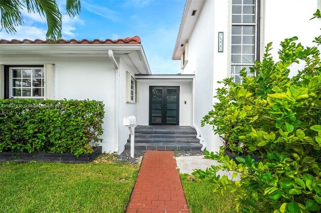 Building Photo - 7520 Hispanola Ave