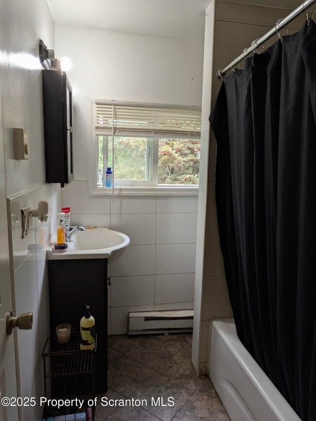 Building Photo - 954 E Elm St