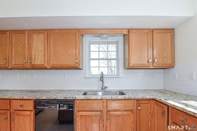 Building Photo - 5 Moody Ave