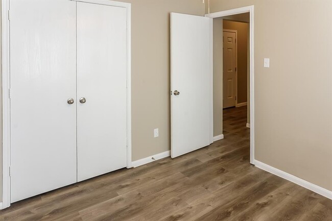 Building Photo - 5207 Riverwood Dr