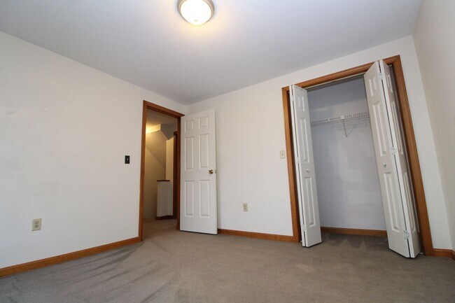 Building Photo - 37 Oak Hill Rd