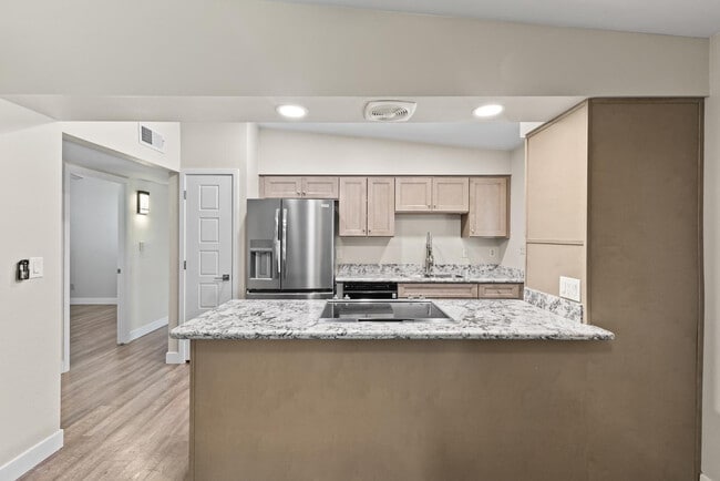 Building Photo - 1135 E Palmcroft Dr