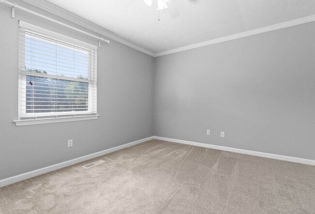 Building Photo - 2483 Shenandoah Dr