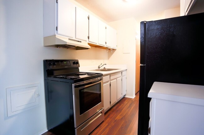 Building Photo - 1800 Jefferson Park Ave