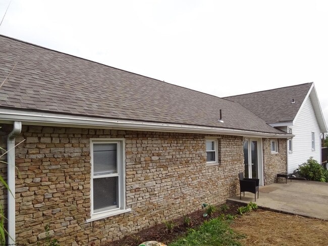 Building Photo - 2726 Stewartstown Rd