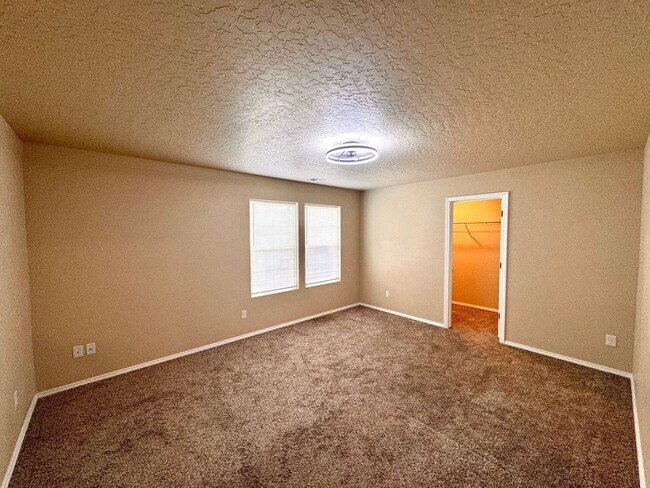 Building Photo - Spacious 5-Bedroom Home with 3-Car Garage in Nampa