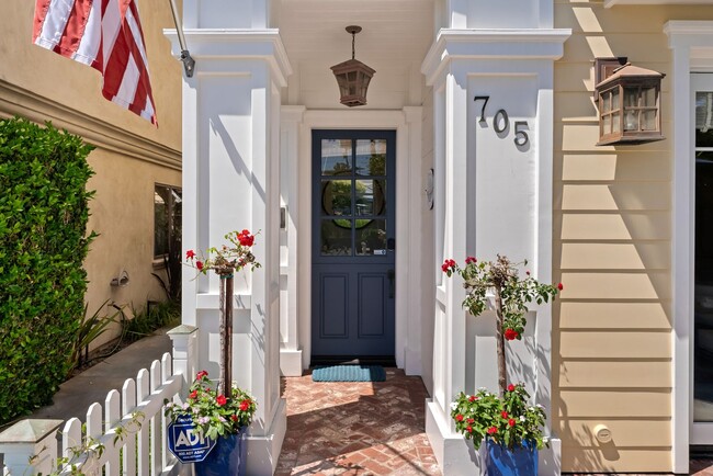 Building Photo - Coastal Chic Escape-3/2.5 Townhome in the ...