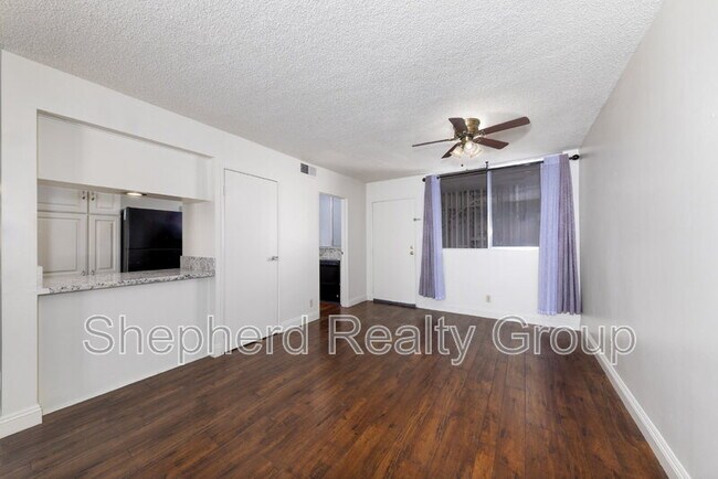 Building Photo - 6979 Palm Ct