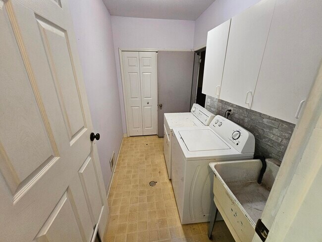 Building Photo - 44180 Richmond Ct