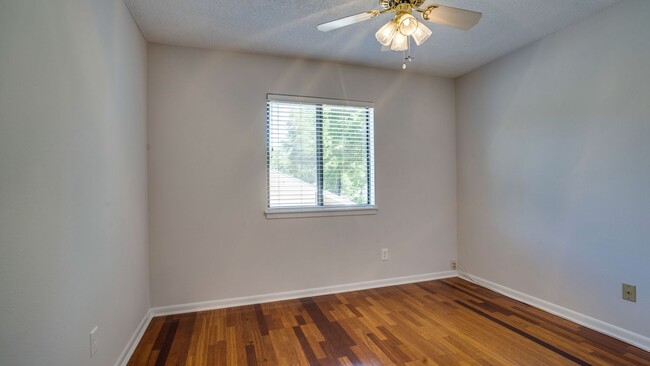 Building Photo - 4 BR / 2.5 BA – RARE FIND IN ROCKY BAYOU
