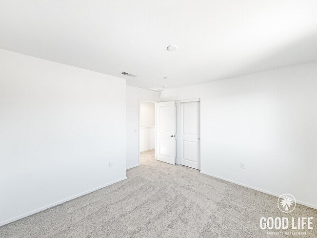 Building Photo - Beautiful 5Bd/2.5Ba Home In Lake Elsinore!