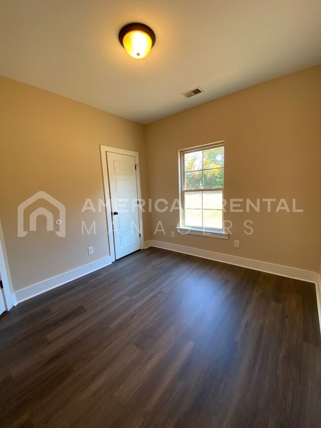 Building Photo - 102 Appaloosa Wy