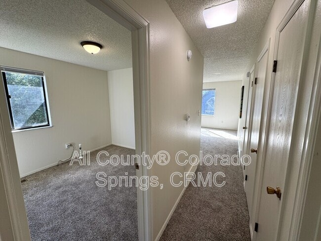 Building Photo - 2713 Hearthwood Ln