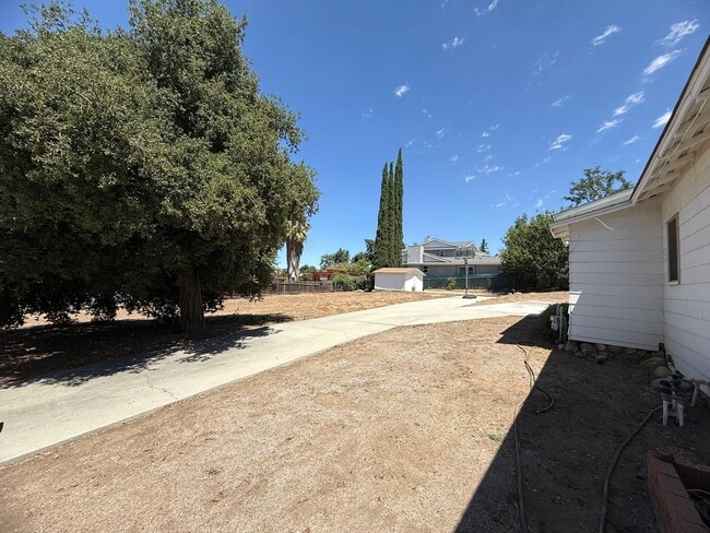 Building Photo - Charming 3 bedroom 2 bathroom in Yucaipa