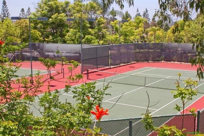 Building Photo - Minutes to the beach - Del Mar Villas -  available now