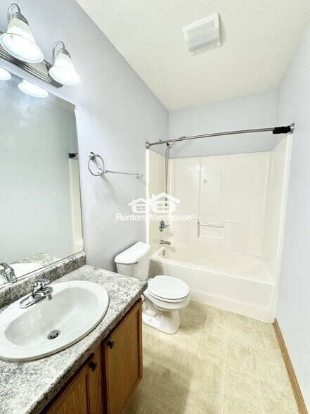 Building Photo - 2011 E 1st Ave