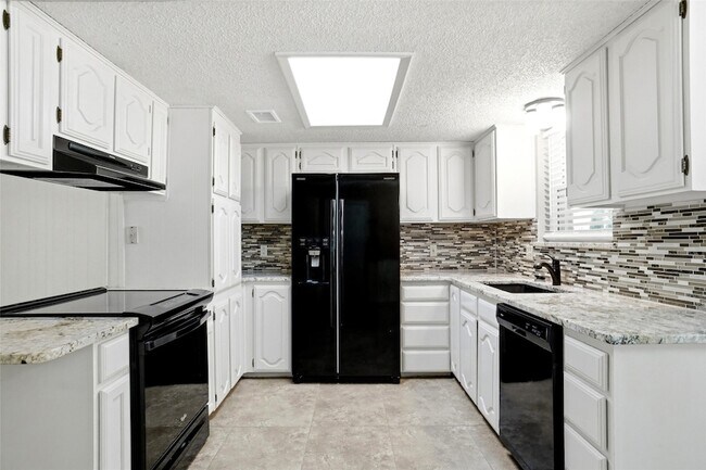 Building Photo - 2958 Columbine Dr