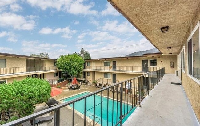 Building Photo - 3907 La Crescenta Ave