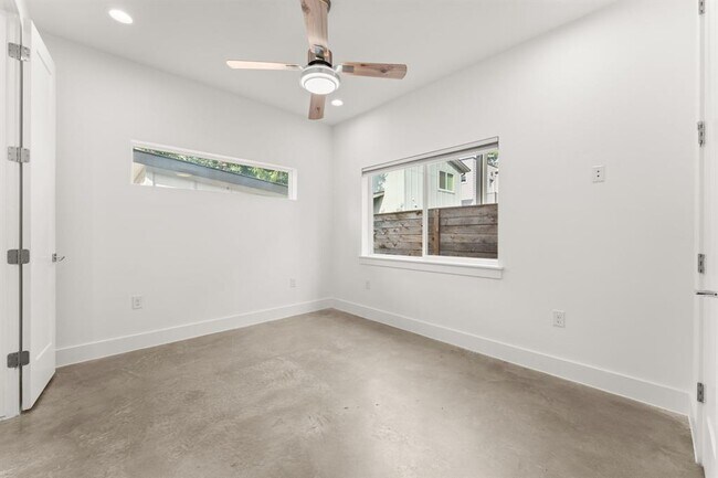 Building Photo - 6201 Caddie St