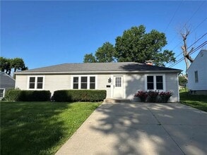 Building Photo - 406 7th St Terrace