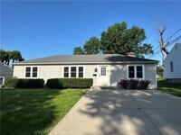 Building Photo - 406 7th St Terrace