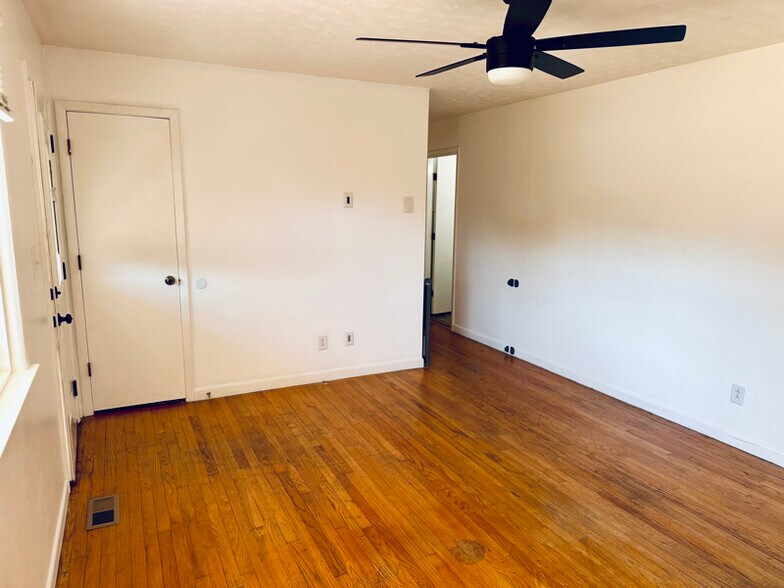 Building Photo - 7 Princeton Dr