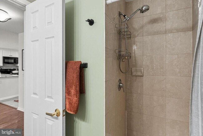 Building Photo - 2 Leverington Ave