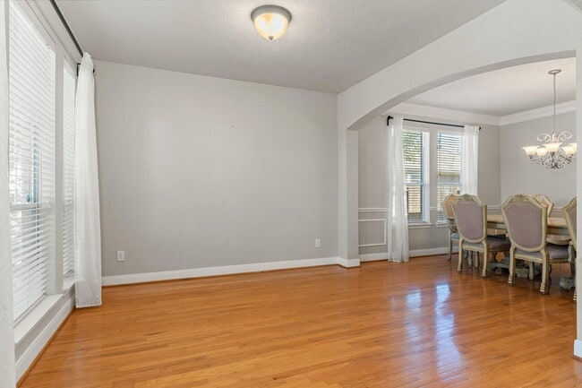 Building Photo - 3531 Shoreview Ln