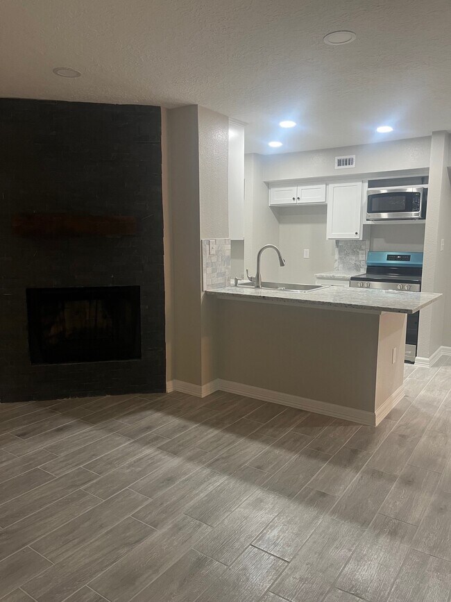 Building Photo - 260 El Dorado Blvd