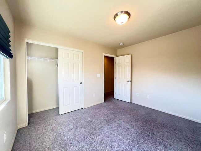 Building Photo - Beautiful 2 story single house