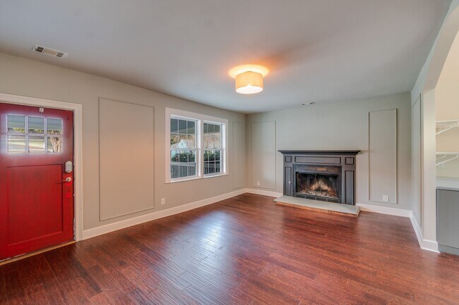 Building Photo - Newly Updated 4/3 in Howell Station w/ Ful...