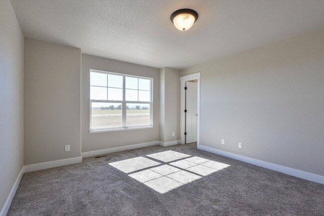 Building Photo - Beautiful, Dog Friendly, 3 Bedroom, 2.5 Ba...