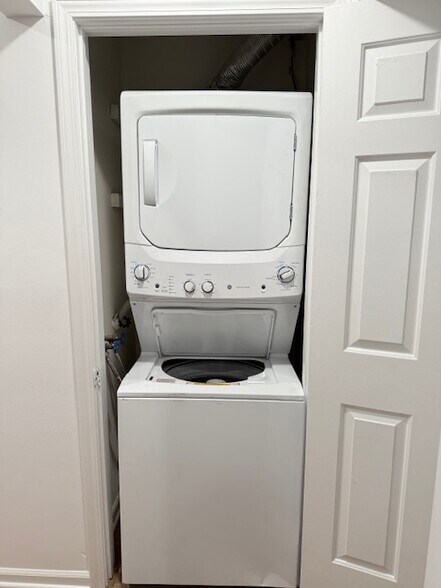 Building Photo - 900 Mix Ave