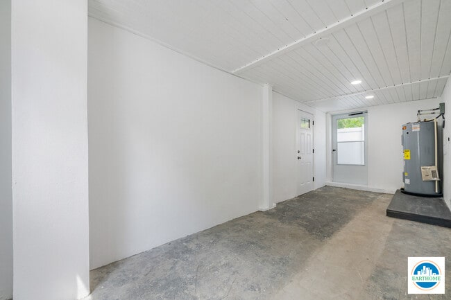 Building Photo - 3226 6th Ave S