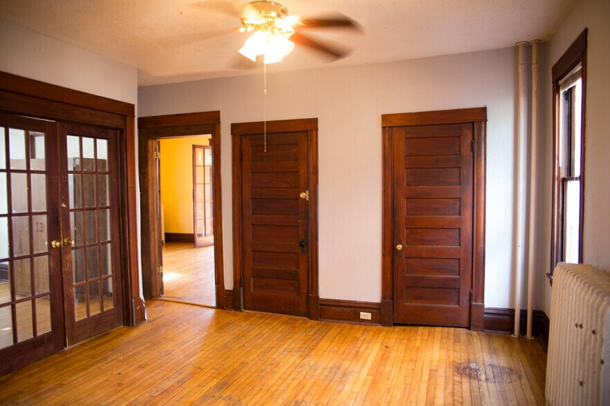 Living Room - 1309 E Hennepin Ave