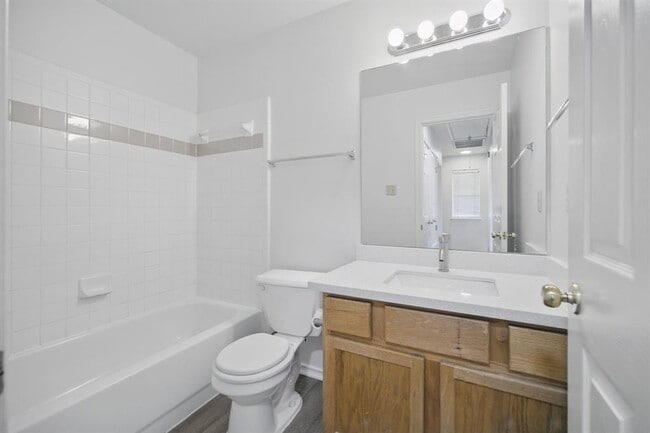 Building Photo - 2808 Kestrel Dr