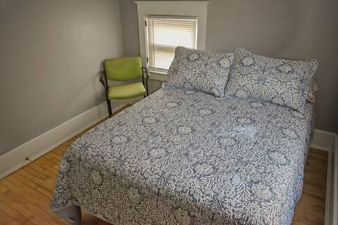 Building Photo - 838 E Washington St