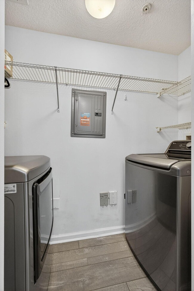 Building Photo - 5301 Myrtlewood Cir E