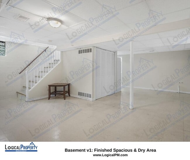 Building Photo - 423 S Maple Ave