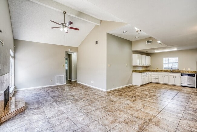 Building Photo - 6395 Crossway Dr